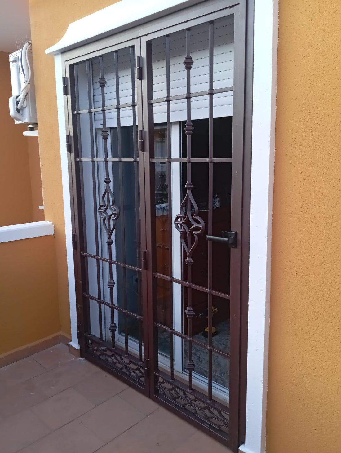 Rejas metálicas modernas para casas y patios