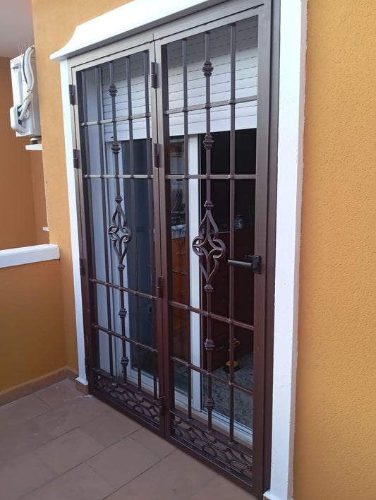 Rejas metálicas modernas para casas y patios